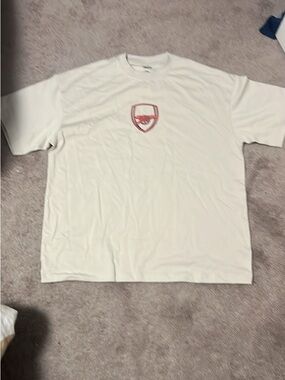 La Golazo Cream Short-Sleeve Tee with Red Shield Logo